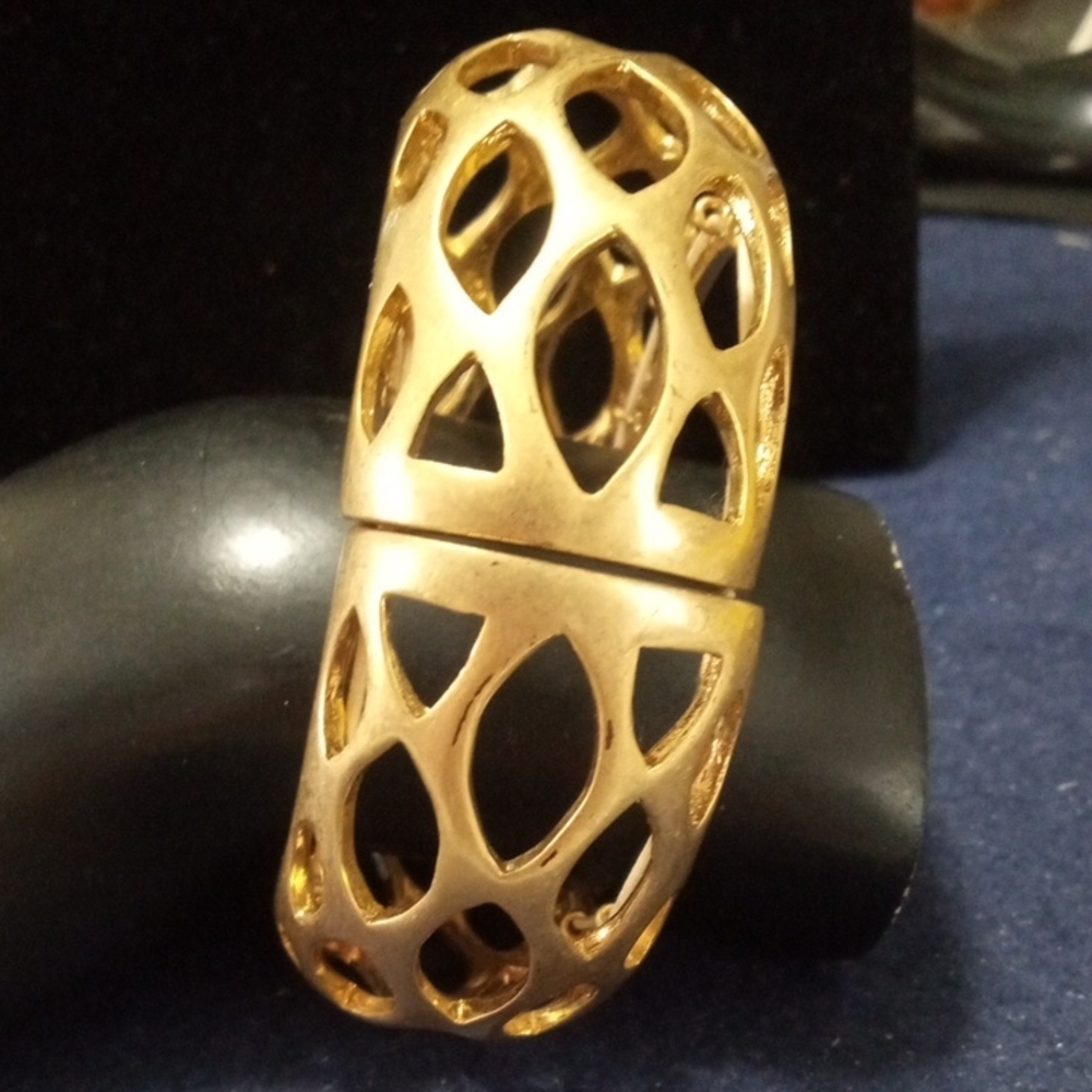 Elegant Goldtone Cuff Bracelet Vintage 10"